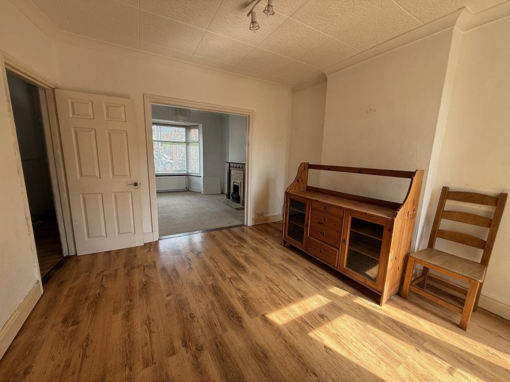 Lot: 139 - END-TERRACE HOUSE FOR IMPROVEMENT - View of the reception rooms combined